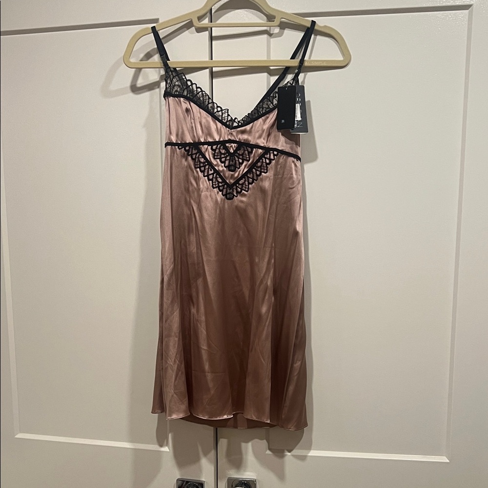 Bloomingdale's Silk Rose Blush Satin Chemise with Black Lace NWT Size S